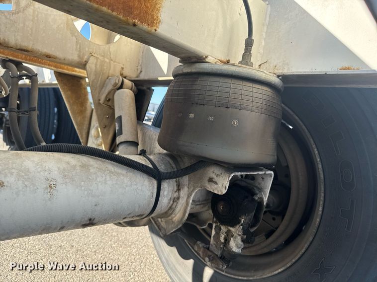 image for item DH8698 2015 Cheetah container trailer