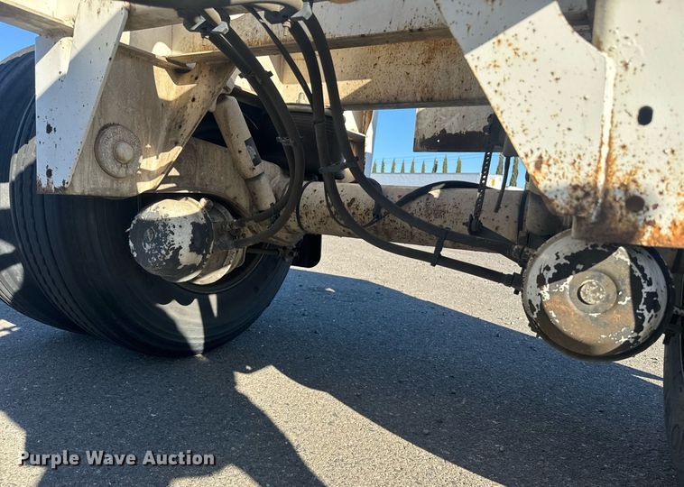 image for item DH8698 2015 Cheetah container trailer