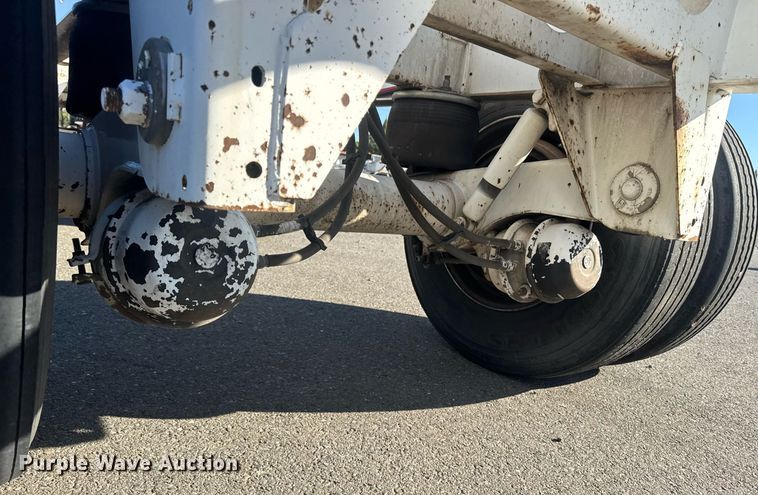 image for item DH8698 2015 Cheetah container trailer