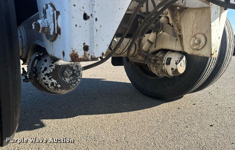 image for item DH8698 2015 Cheetah container trailer