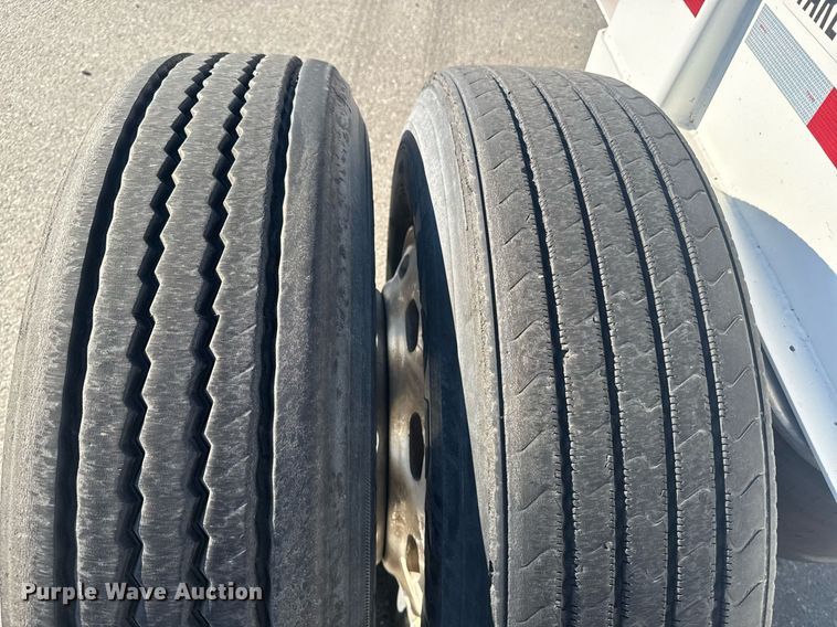 image for item DH8698 2015 Cheetah container trailer