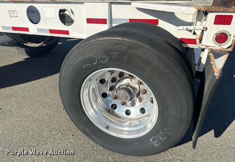 image for item DH8698 2015 Cheetah container trailer