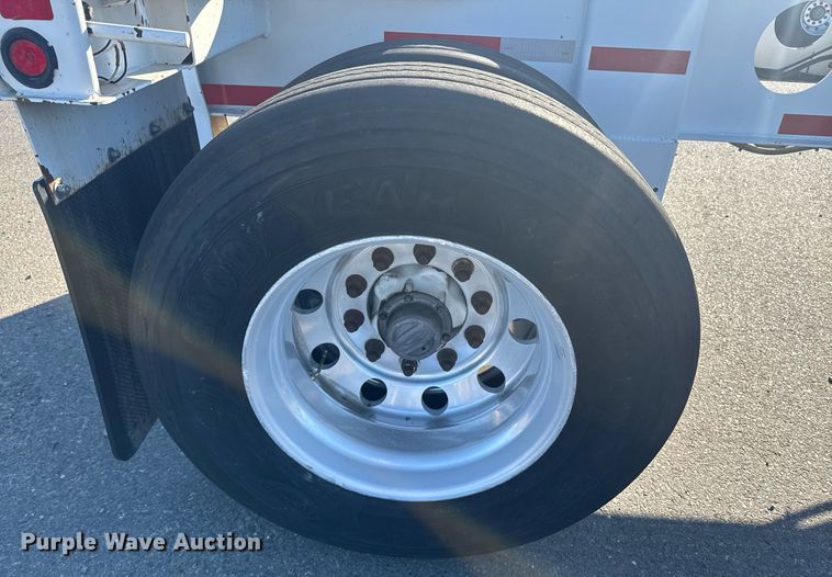 image for item DH8698 2015 Cheetah container trailer