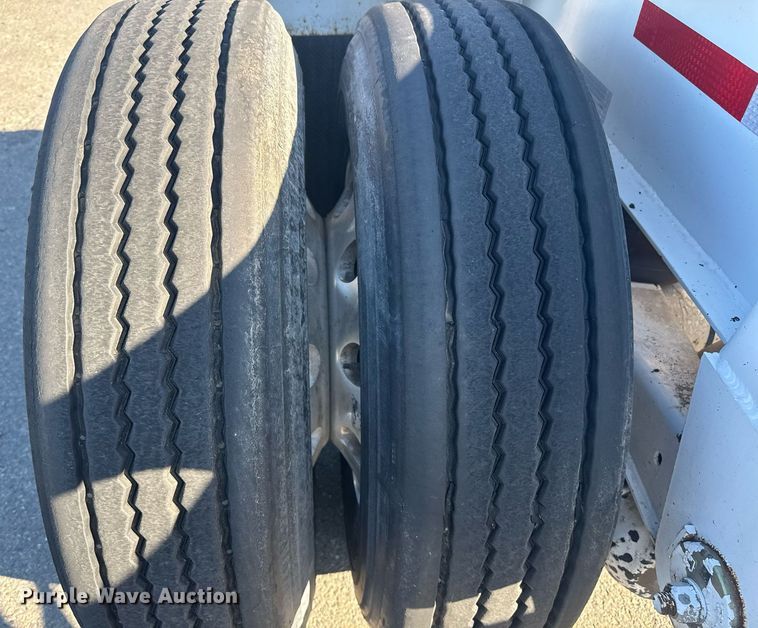 image for item DH8698 2015 Cheetah container trailer