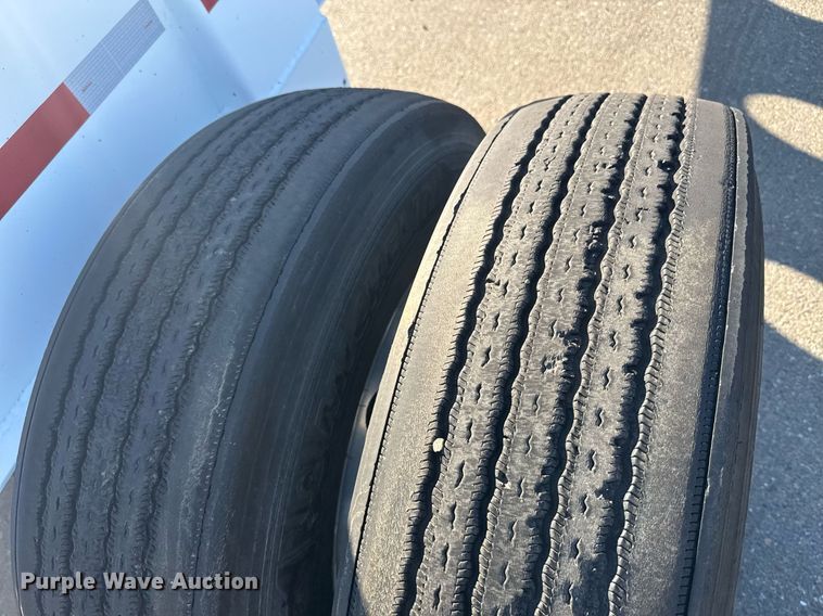 image for item DH8698 2015 Cheetah container trailer