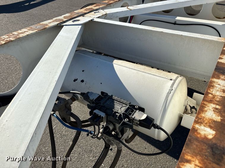 image for item DH8704 2015 Cheetah container trailer