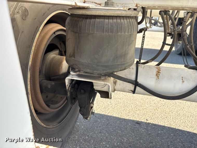 image for item DH8704 2015 Cheetah container trailer