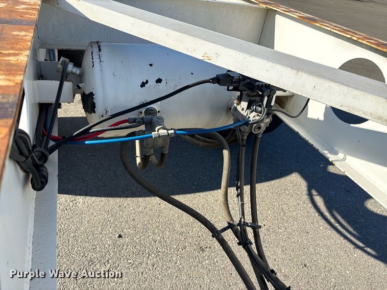 image for item DH8704 2015 Cheetah container trailer