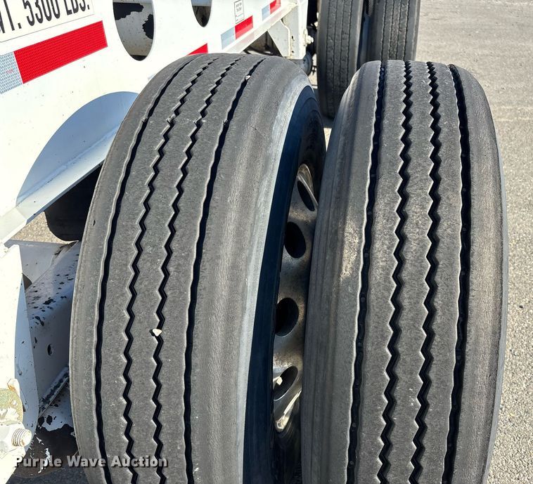 image for item DH8704 2015 Cheetah container trailer