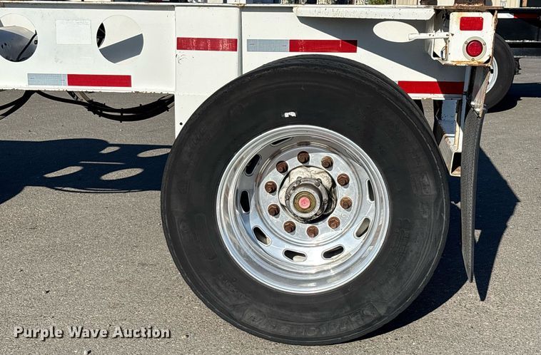 image for item DH8704 2015 Cheetah container trailer