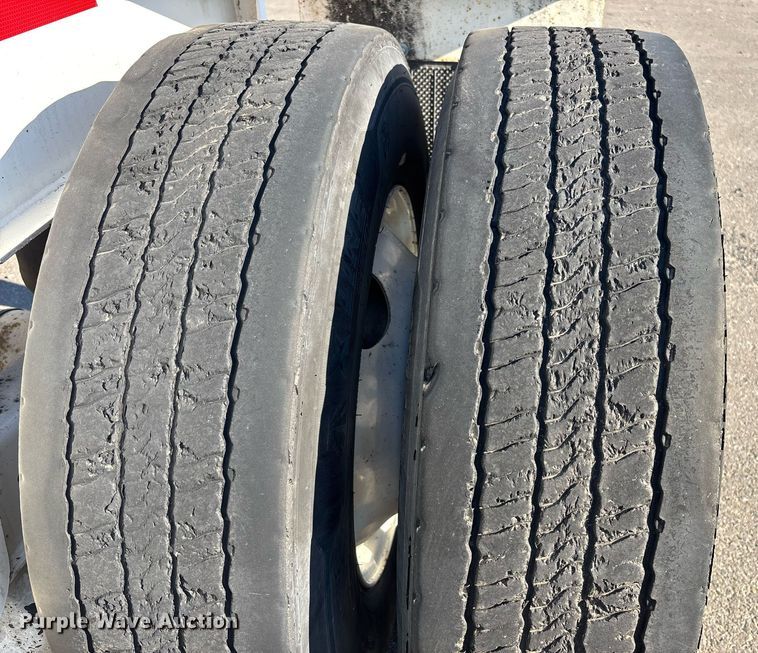 image for item DH8704 2015 Cheetah container trailer