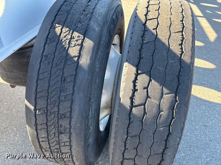 image for item DH8704 2015 Cheetah container trailer