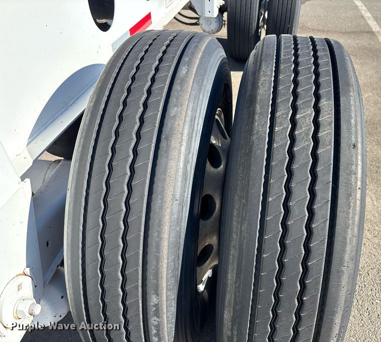 image for item DH8705 2016 Cheetah container trailer