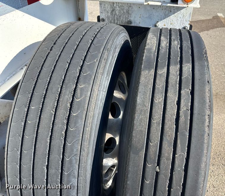 image for item DH8705 2016 Cheetah container trailer