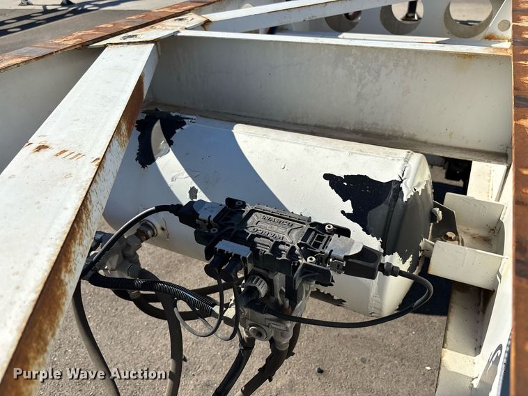 image for item DH8707 2015 Cheetah container trailer