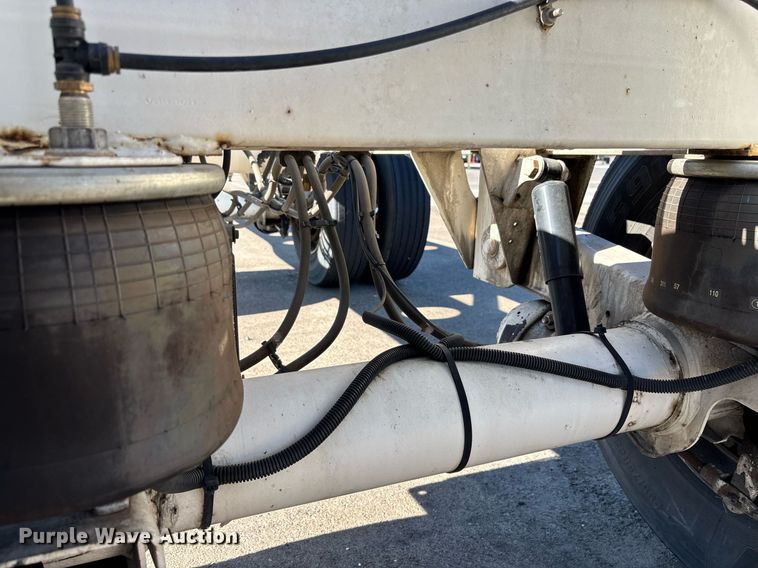 image for item DH8707 2015 Cheetah container trailer