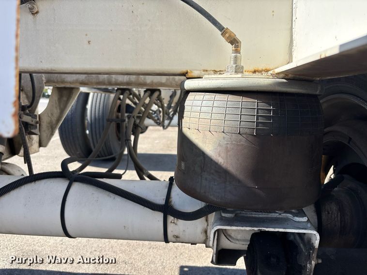 image for item DH8707 2015 Cheetah container trailer