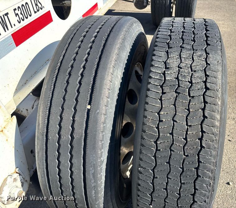 image for item DH8707 2015 Cheetah container trailer