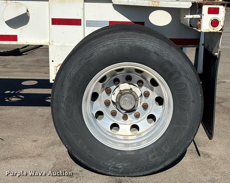 image for item DH8707 2015 Cheetah container trailer