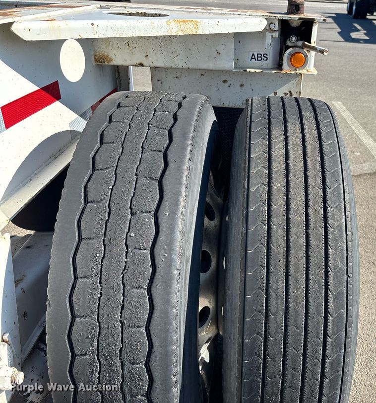 image for item DH8707 2015 Cheetah container trailer