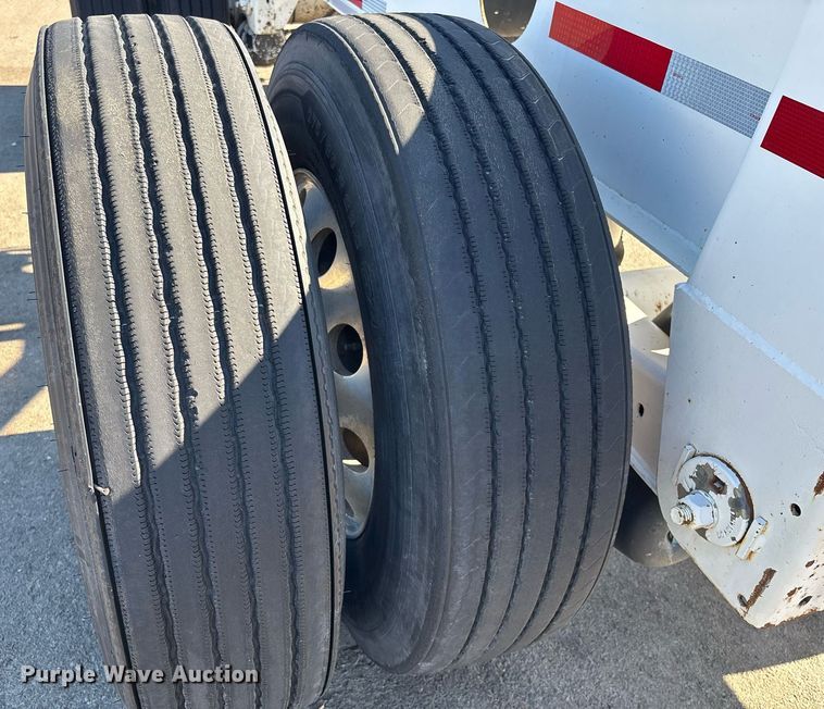 image for item DH8707 2015 Cheetah container trailer