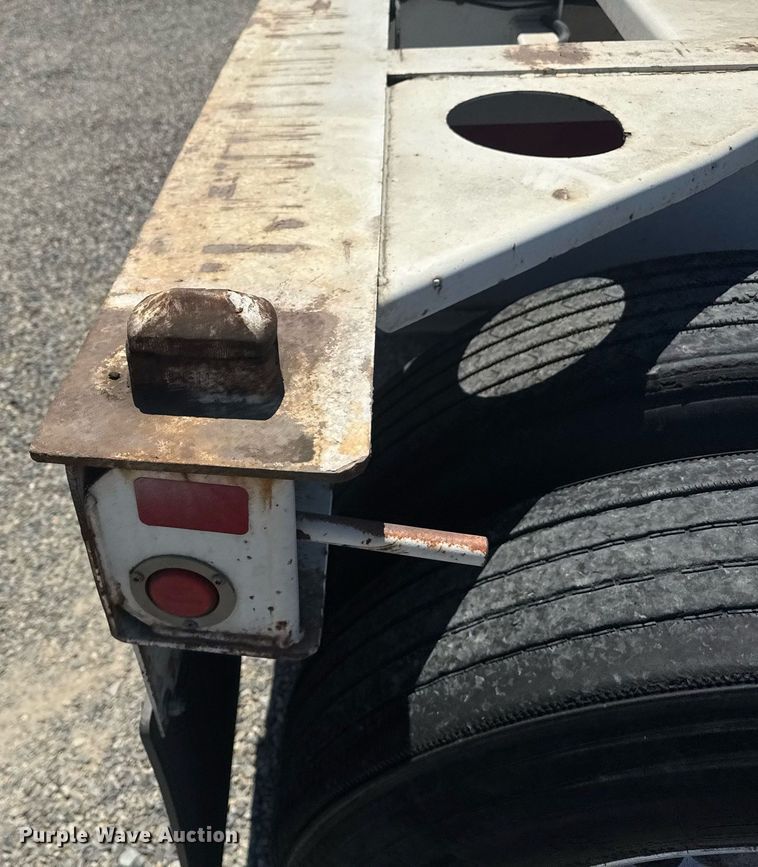 image for item DH8716 2016 Cheetah FB container trailer