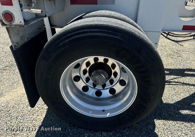 image for item DH8716 2016 Cheetah FB container trailer