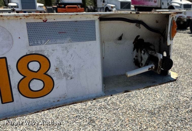 image for item DH8717 2015 Cheetah FB container trailer