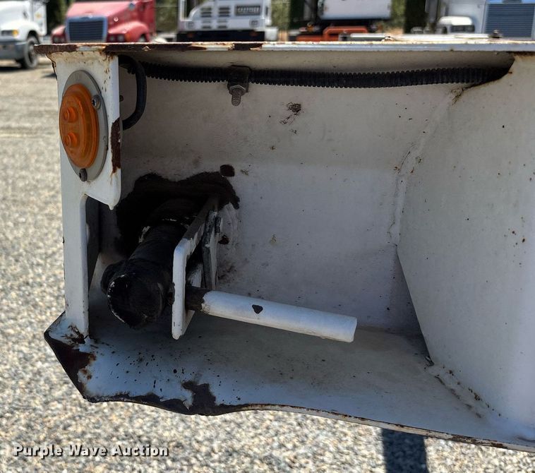 image for item DH8717 2015 Cheetah FB container trailer