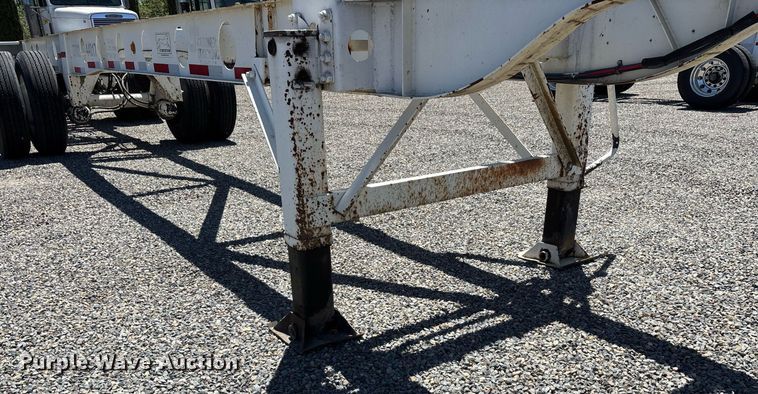 image for item DH8717 2015 Cheetah FB container trailer