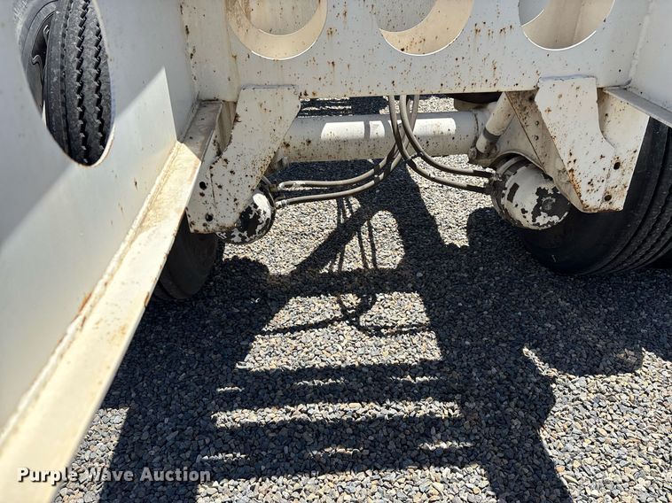 image for item DH8717 2015 Cheetah FB container trailer