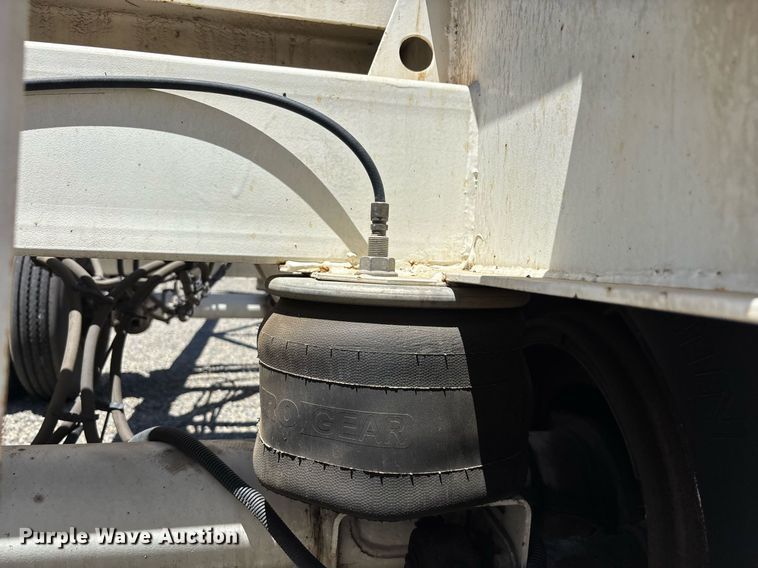 image for item DH8717 2015 Cheetah FB container trailer