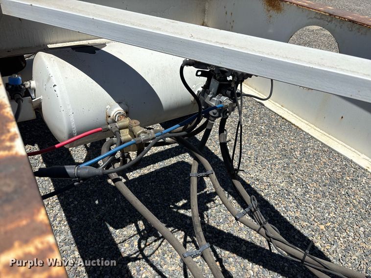 image for item DH8717 2015 Cheetah FB container trailer