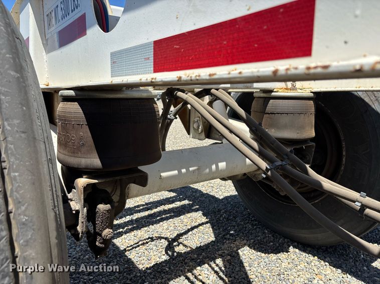 image for item DH8717 2015 Cheetah FB container trailer