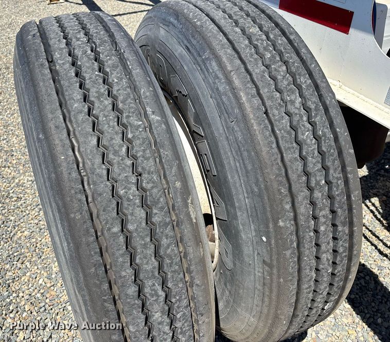 image for item DH8717 2015 Cheetah FB container trailer