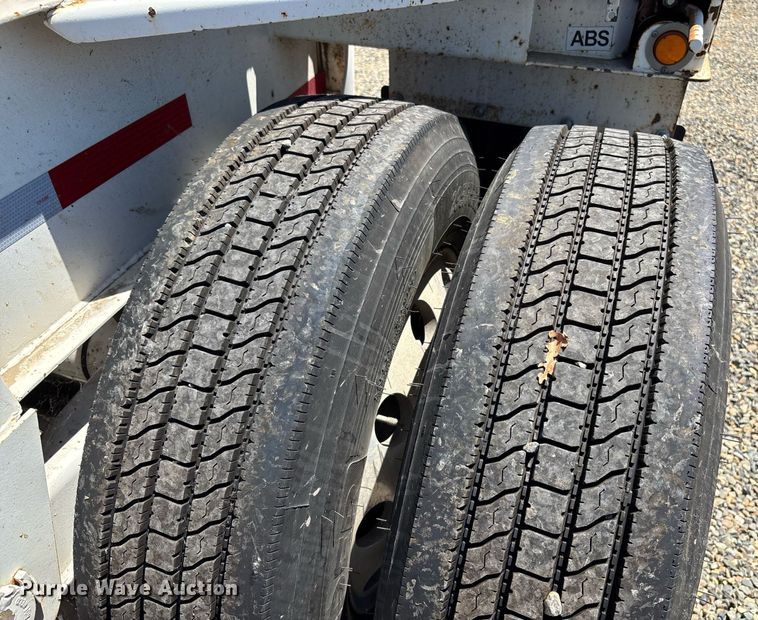 image for item DH8717 2015 Cheetah FB container trailer