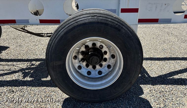 image for item DH8717 2015 Cheetah FB container trailer