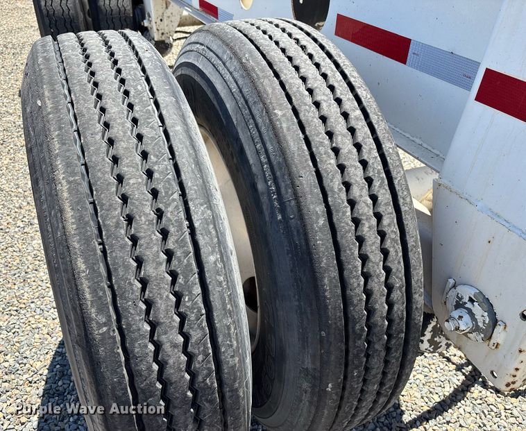 image for item DH8717 2015 Cheetah FB container trailer