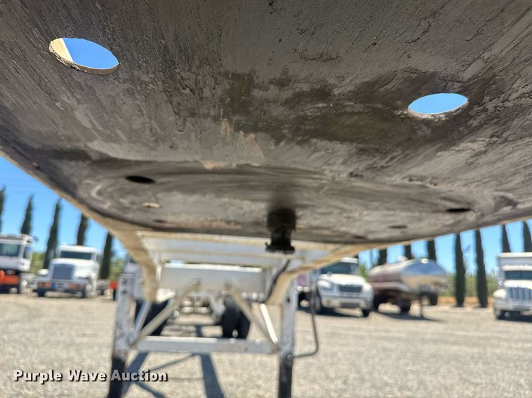 image for item DH8720 2015 Cheetah container trailer