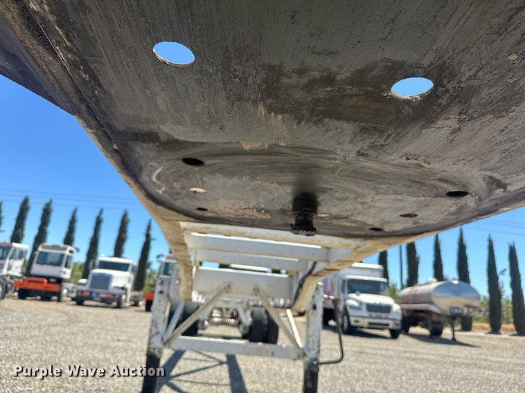 image for item DH8720 2015 Cheetah container trailer