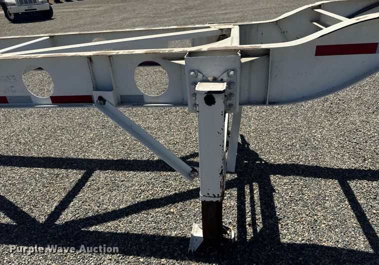 image for item DH8720 2015 Cheetah container trailer