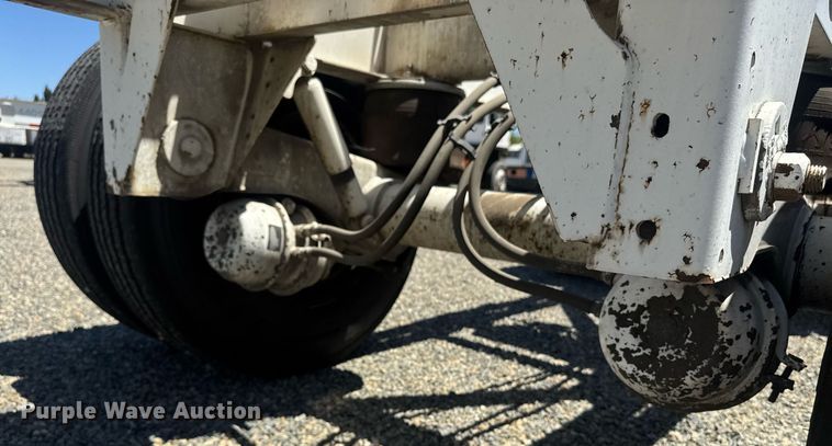 image for item DH8720 2015 Cheetah container trailer