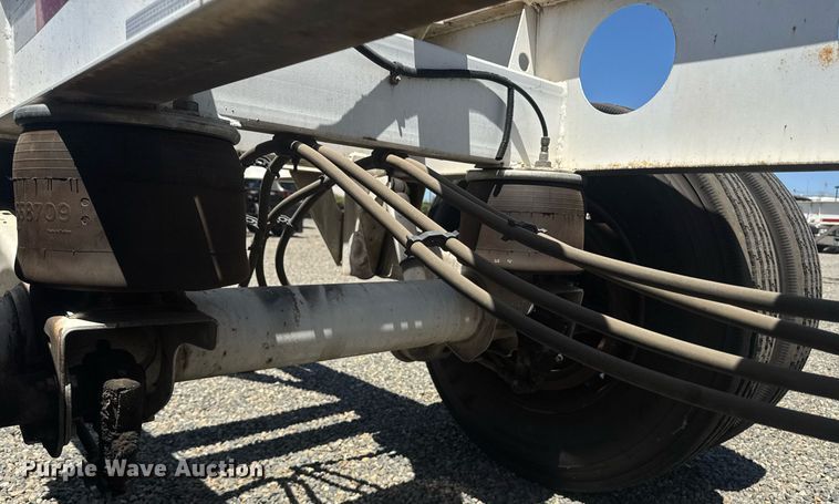 image for item DH8720 2015 Cheetah container trailer