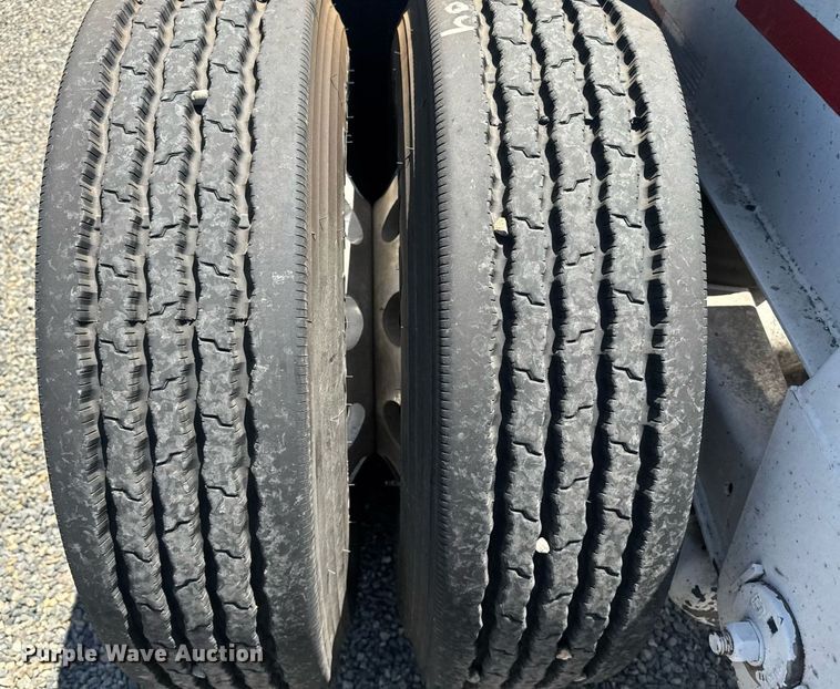 image for item DH8720 2015 Cheetah container trailer