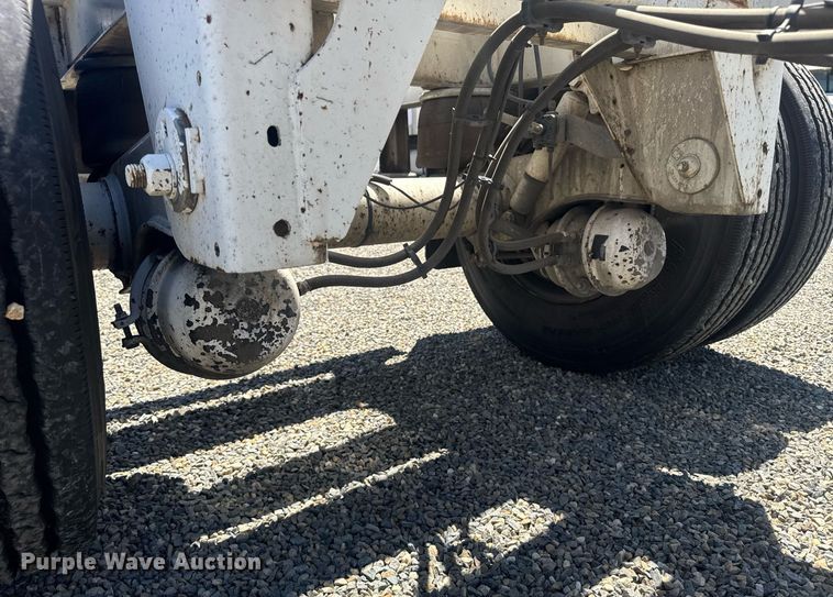 image for item DH8720 2015 Cheetah container trailer