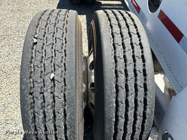 image for item DH8720 2015 Cheetah container trailer