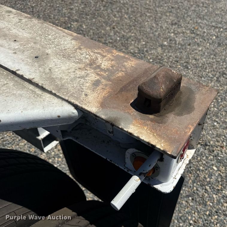 image for item DH8721 2015 Cheetah container trailer