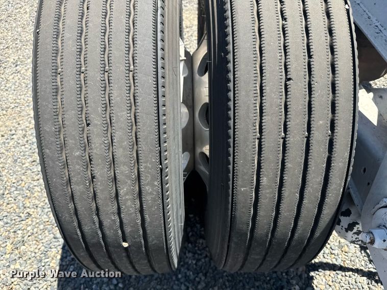 image for item DH8721 2015 Cheetah container trailer