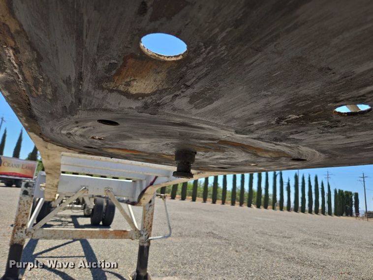 image for item DH8722 2015 Cheetah FB container trailer