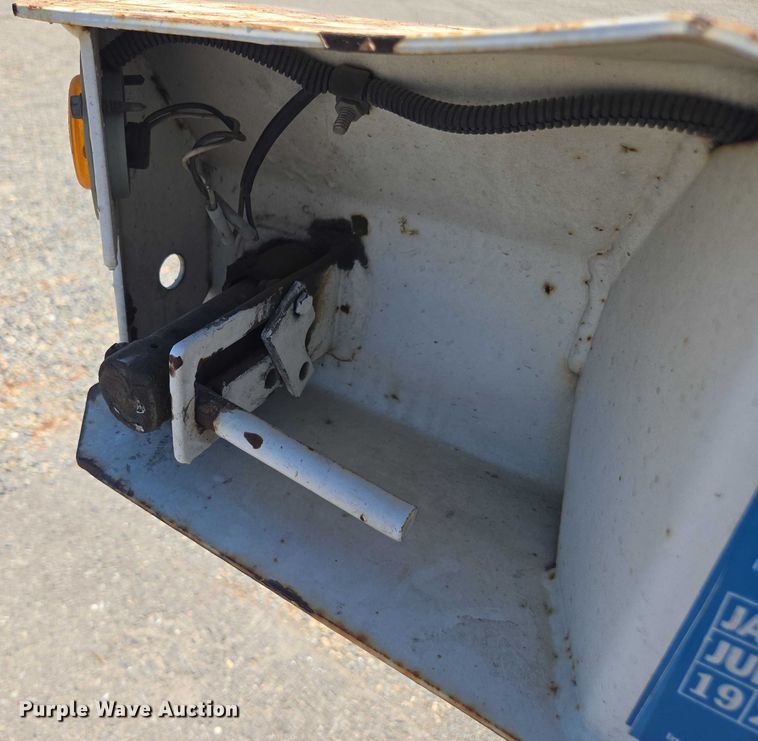 image for item DH8722 2015 Cheetah FB container trailer